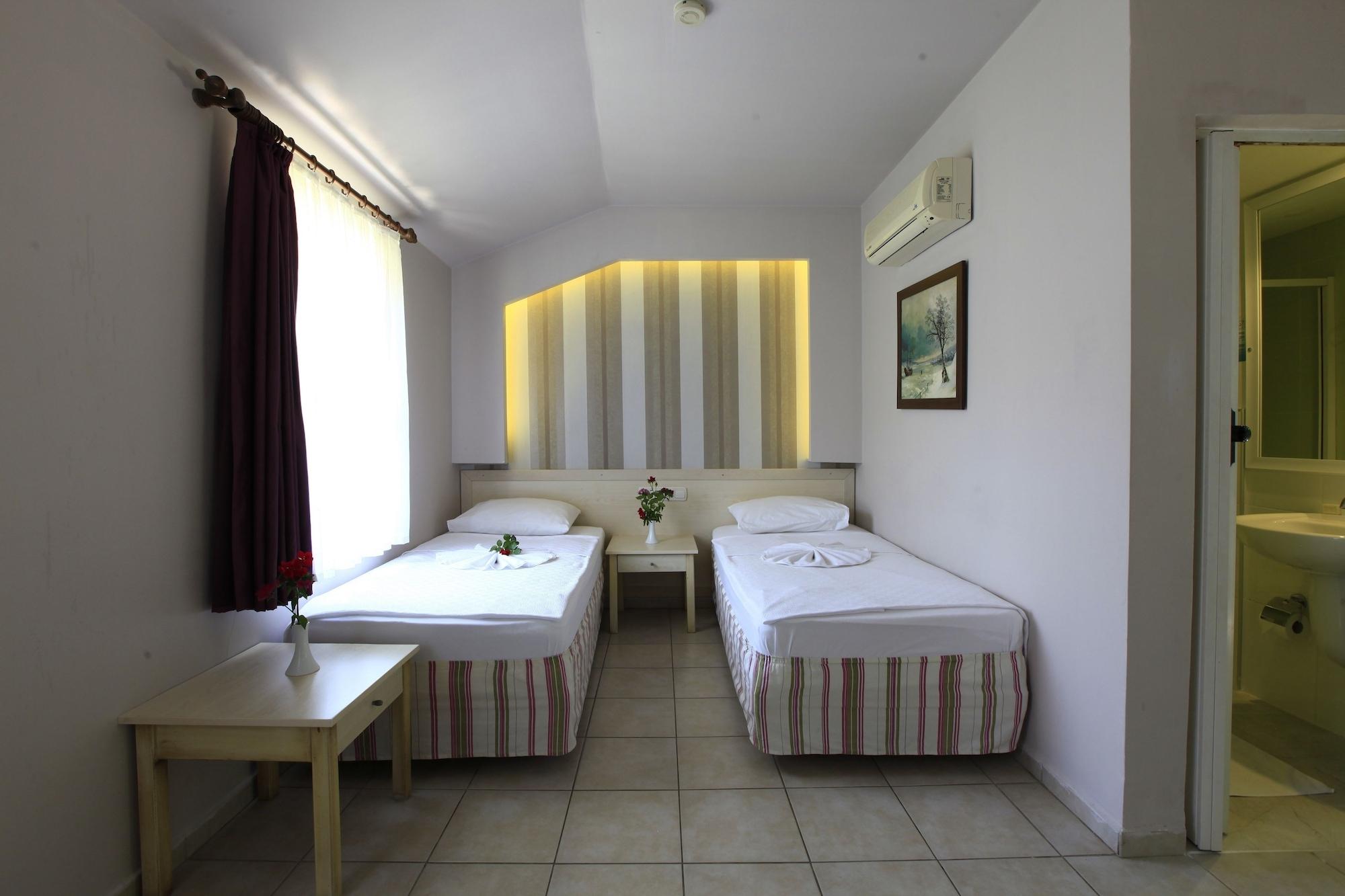 Hotel Leda Side